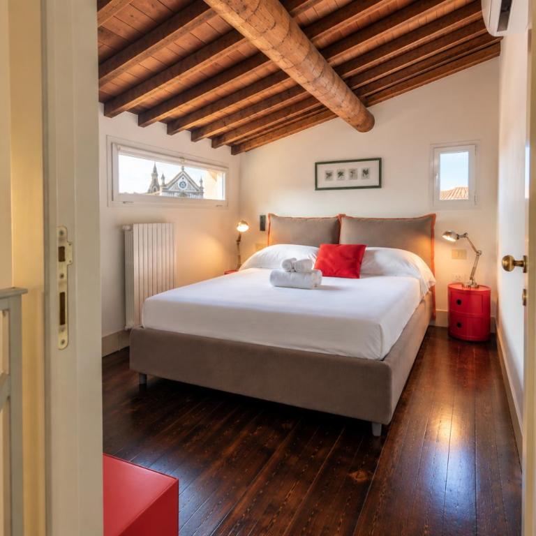 Santa Croce Suite View Apartment - Two-Bedroom Apartment with Balcony - 9