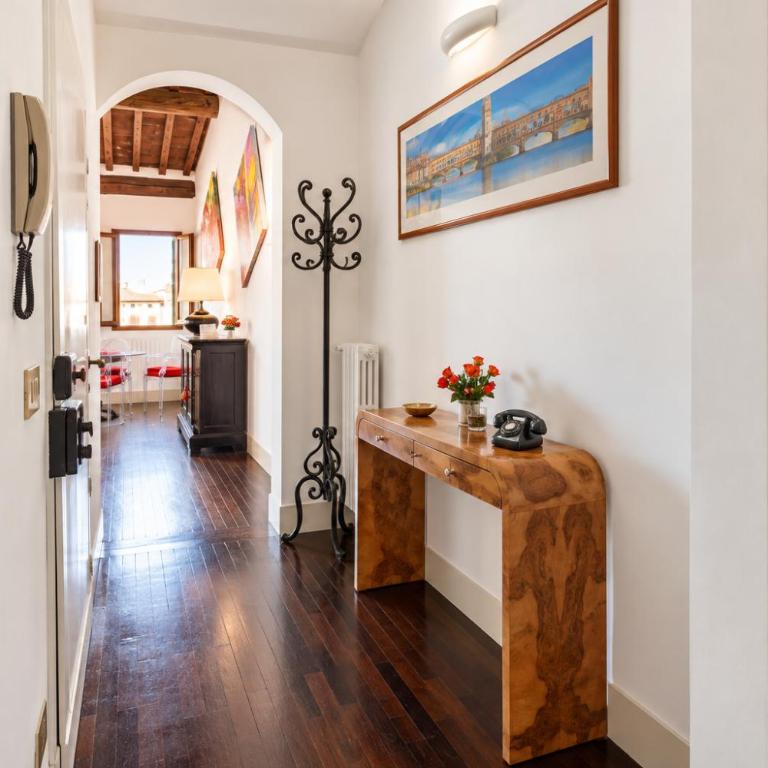 Santa Croce Suite View Apartment - Two-Bedroom Apartment with Balcony - 18