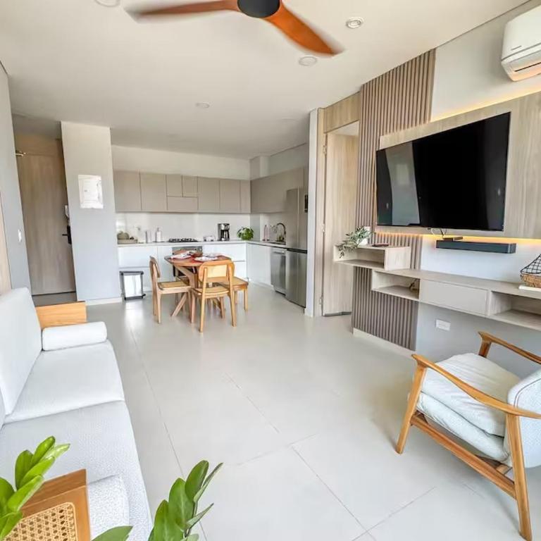 Apto de Lujo 2 Hab con Balcón y Vista al Mar - Two-Bedroom Apartment - 52