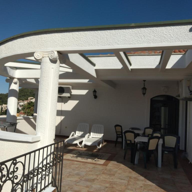 Villa Petrovac Guesthouse Rooms - Deluks Dvokrevetna Soba sa Zasebnim Krevetima - 24