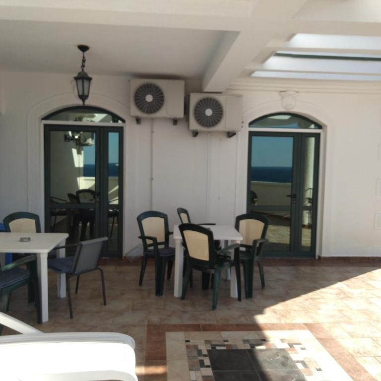 Villa Petrovac Guesthouse Rooms - Deluks Dvokrevetna Soba sa Zasebnim Krevetima - 25