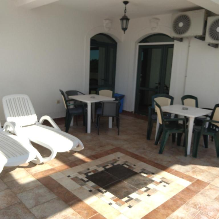 Villa Petrovac Guesthouse Rooms - Deluks Dvokrevetna Soba sa Zasebnim Krevetima - 26