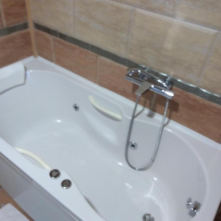 Villa Petrovac Guesthouse Rooms - Deluks Trokrevetna Soba sa Pogledom na More - 23