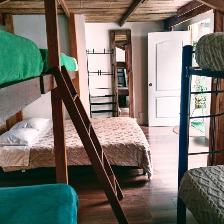 Hostal Colina de Lluvia - Habitación Doble Familiar - 5