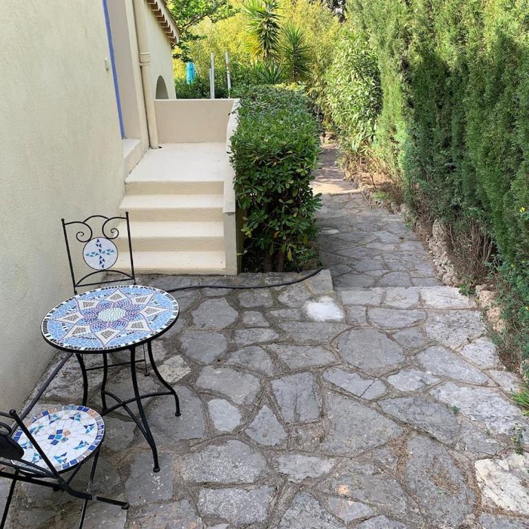 Villa 10 mn on foot from beaches, TGV station and city center with swimming pool - Villa - 40