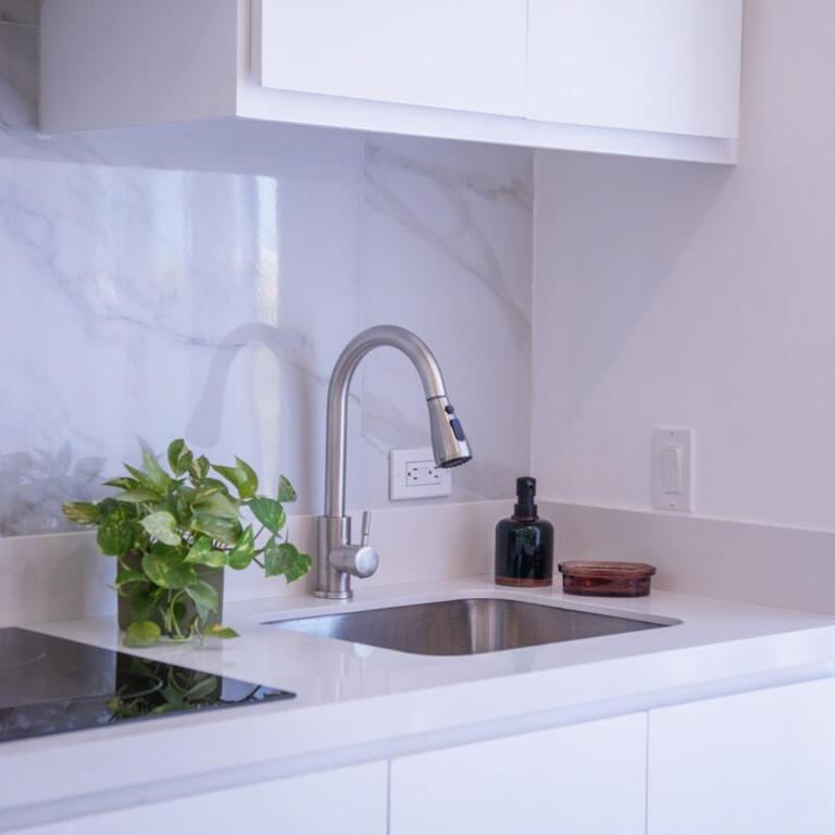 Modern Studio 3 blocks away from the marina King bed and pool - Apartamento de 1 dormitorio - 49
