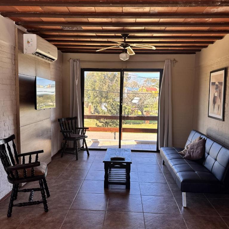 Casas alquiler barrio Los angeles - Two-Bedroom House - 6