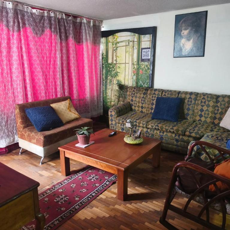 DEPARTAMENTO FAMILIAR PARA 1 a 8 PERSONAS, INDEPENDIENTE , EN AMBATO - Habitación Individual Amplia - 2