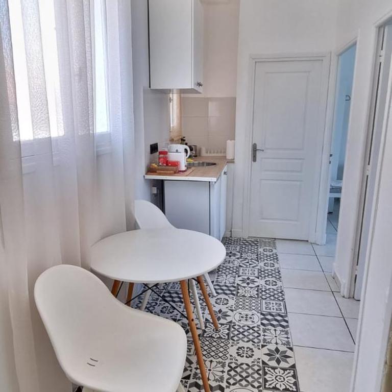2 Bedroom, private bath plus Near Beach - Chambre Familiale - 2