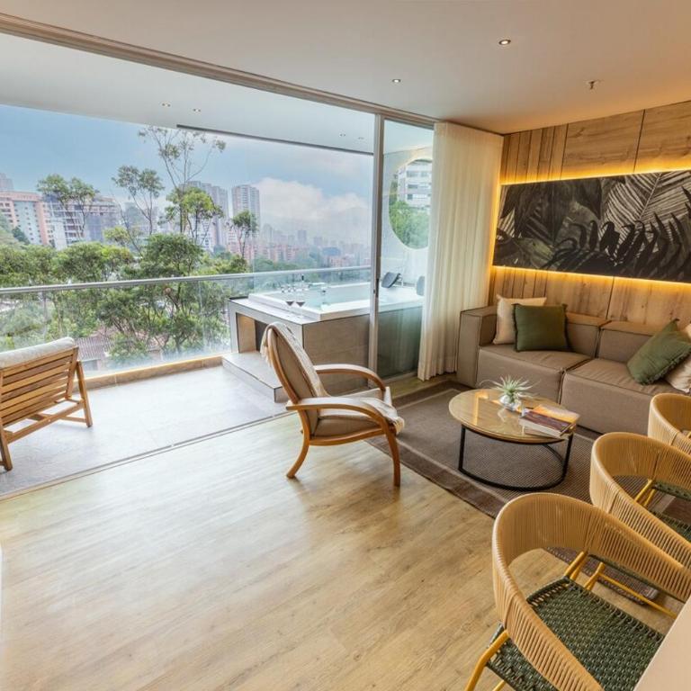 16th Floor Luxury Suite with Private Jacuzzi & Mountain View - Two-Bedroom Apartment - 2