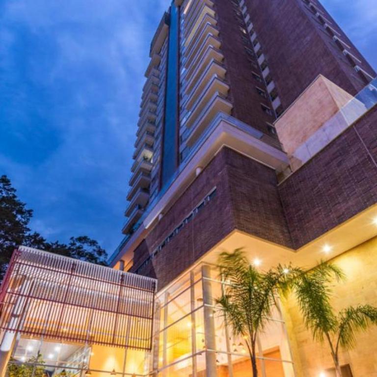 16th Floor Luxury Suite with Private Jacuzzi & Mountain View - Two-Bedroom Apartment - 60
