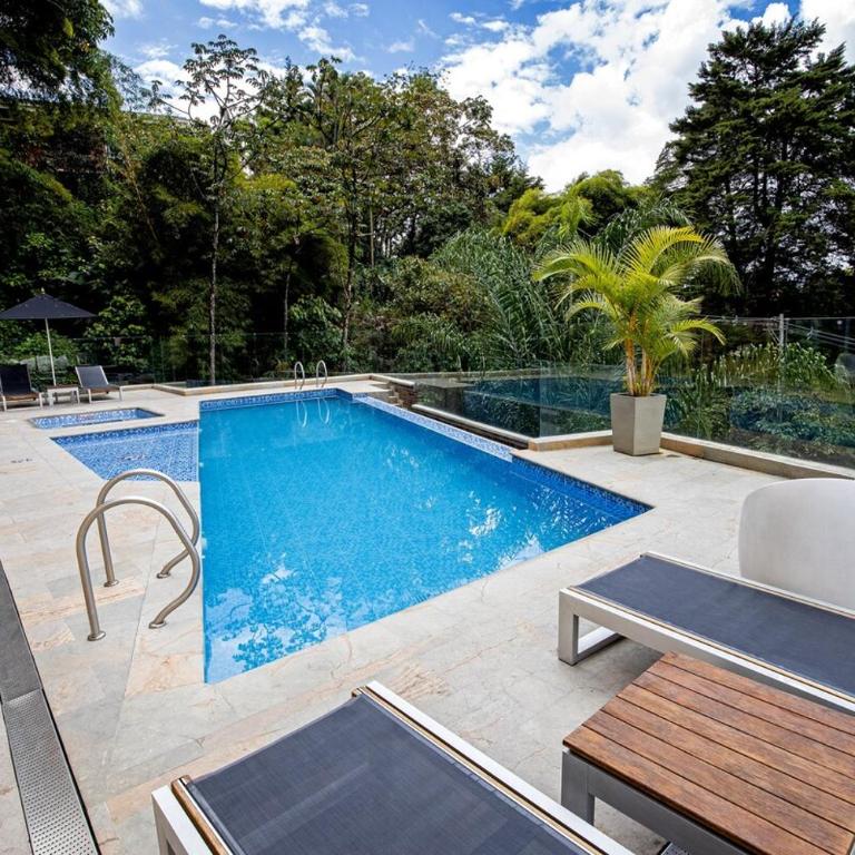 16th Floor Luxury Suite with Private Jacuzzi & Mountain View - Two-Bedroom Apartment - 48