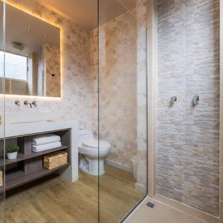 16th Floor Luxury Suite with Private Jacuzzi & Mountain View - Two-Bedroom Apartment - 32