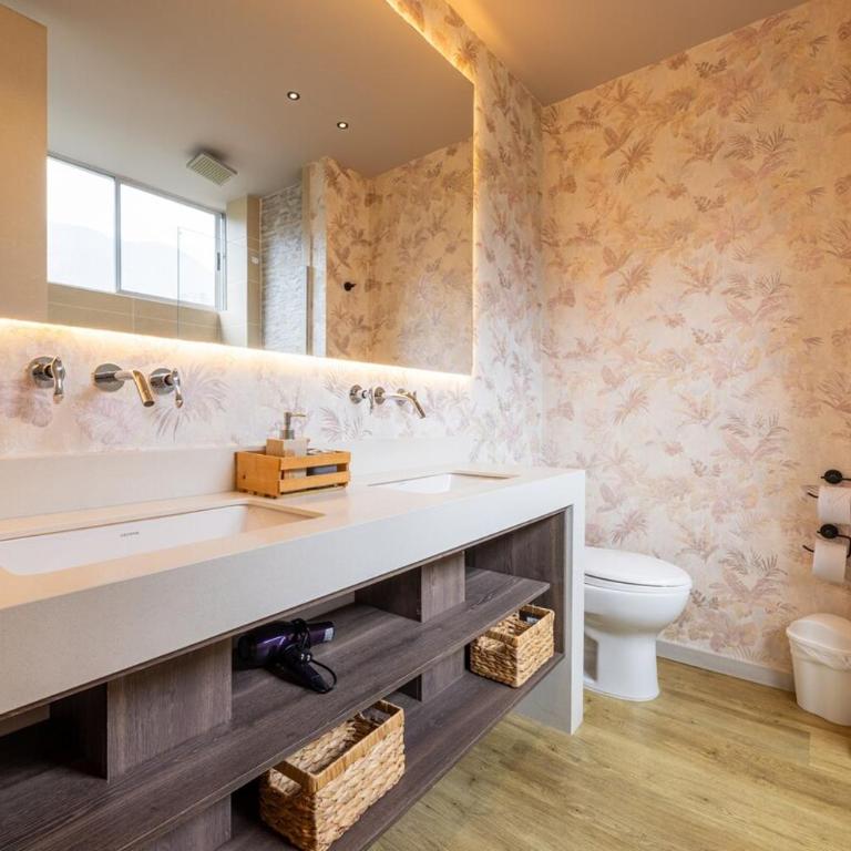 16th Floor Luxury Suite with Private Jacuzzi & Mountain View - Two-Bedroom Apartment - 31