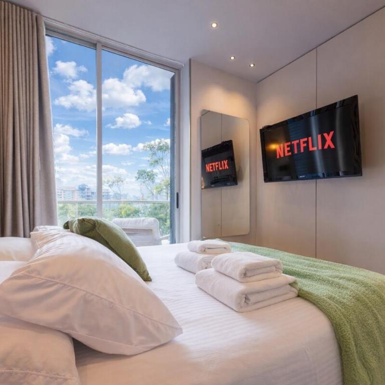 16th Floor Luxury Suite with Private Jacuzzi & Mountain View - Two-Bedroom Apartment - 37
