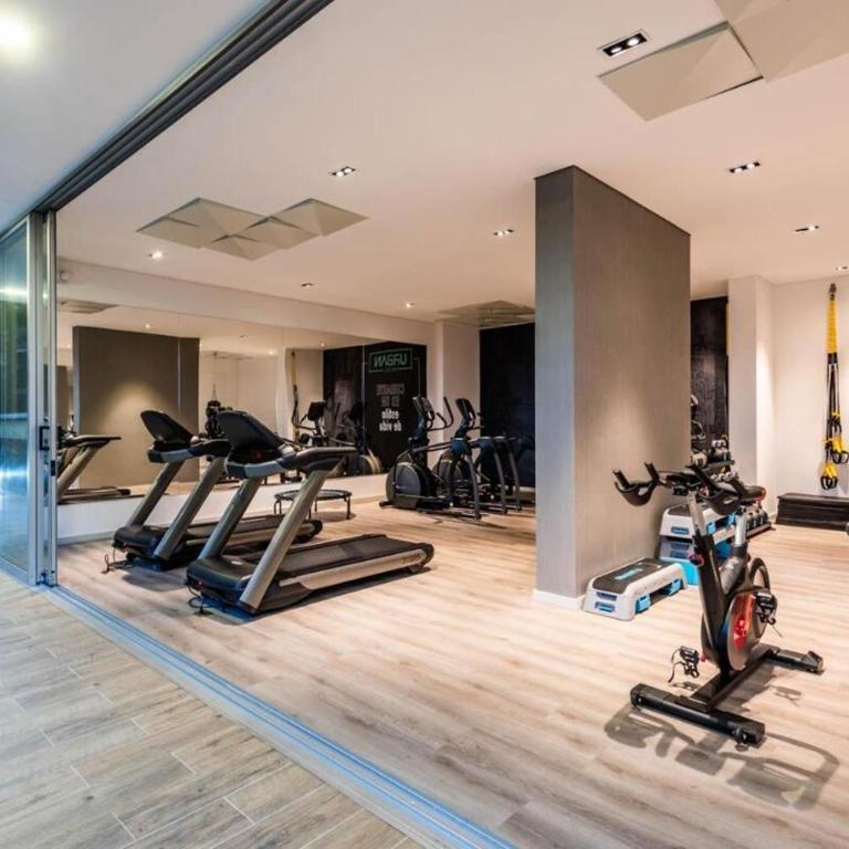 16th Floor Luxury Suite with Private Jacuzzi & Mountain View - Two-Bedroom Apartment - 6