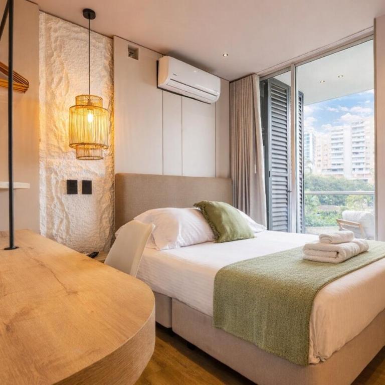 16th Floor Luxury Suite with Private Jacuzzi & Mountain View - Two-Bedroom Apartment - 35