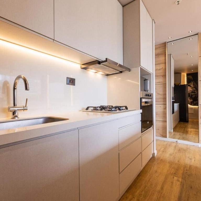 16th Floor Luxury Suite with Private Jacuzzi & Mountain View - Two-Bedroom Apartment - 21