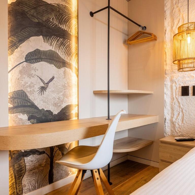 16th Floor Luxury Suite with Private Jacuzzi & Mountain View - Two-Bedroom Apartment - 40