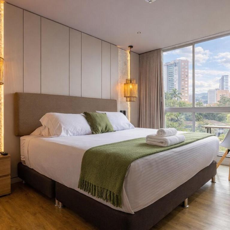 16th Floor Luxury Suite with Private Jacuzzi & Mountain View - Two-Bedroom Apartment - 27