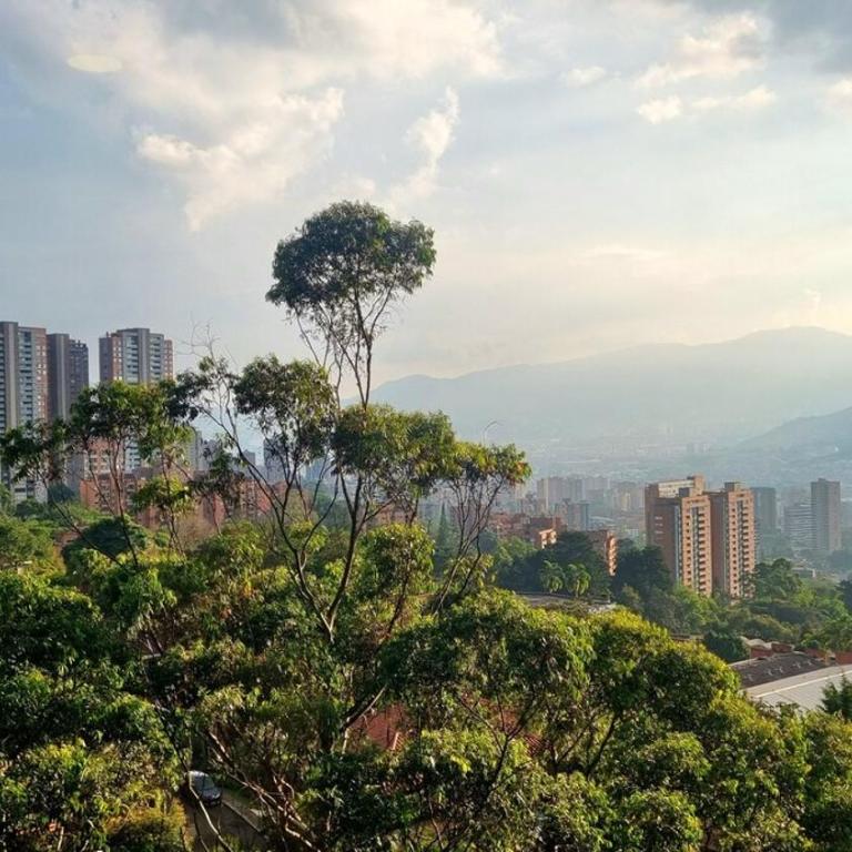16th Floor Luxury Suite with Private Jacuzzi & Mountain View - Two-Bedroom Apartment - 14