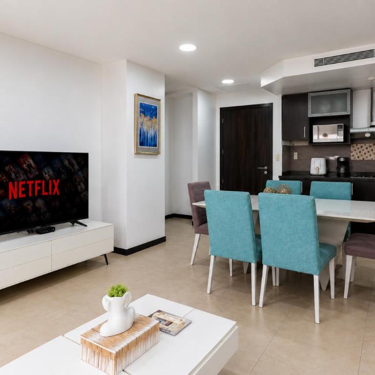 Puerto Santa Ana Luxury Suites Guayaquil - Two-Bedroom Apartment with City View - 3