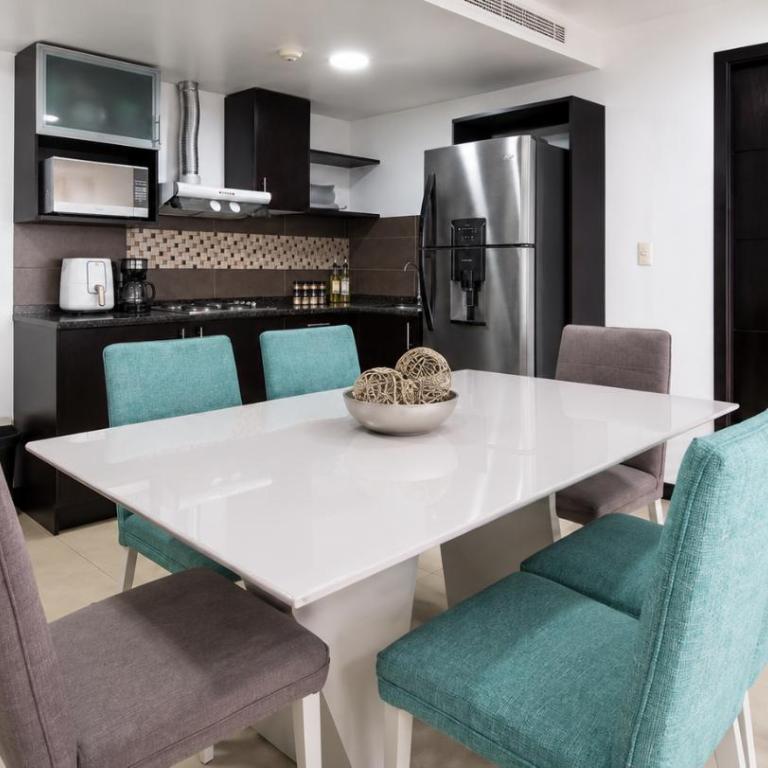 Puerto Santa Ana Luxury Suites Guayaquil - Two-Bedroom Apartment with City View - 4