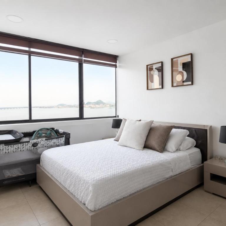 Puerto Santa Ana Luxury Suites Guayaquil - Two-Bedroom Apartment with City View - 7