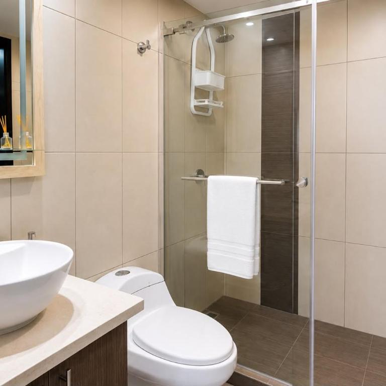 Puerto Santa Ana Luxury Suites Guayaquil - Two-Bedroom Apartment with City View - 8