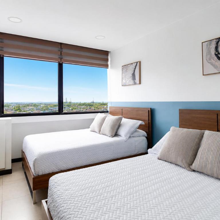 Puerto Santa Ana Luxury Suites Guayaquil - Two-Bedroom Apartment with City View - 12