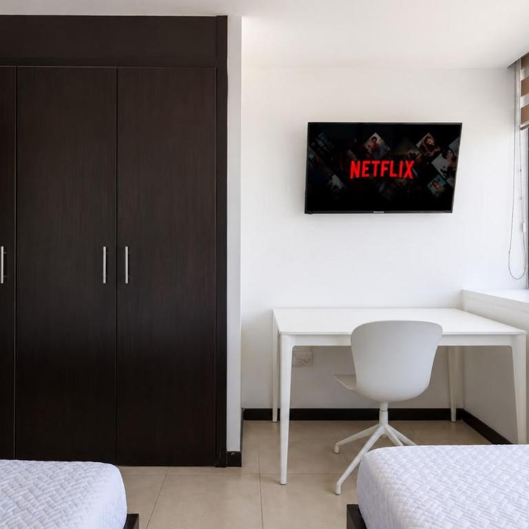 Puerto Santa Ana Luxury Suites Guayaquil - Two-Bedroom Apartment with City View - 13