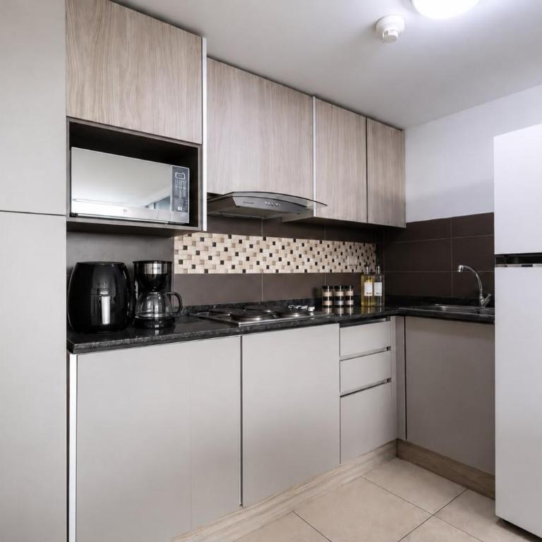 Puerto Santa Ana Luxury Suites Guayaquil - Two-Bedroom Apartment with City View - 7
