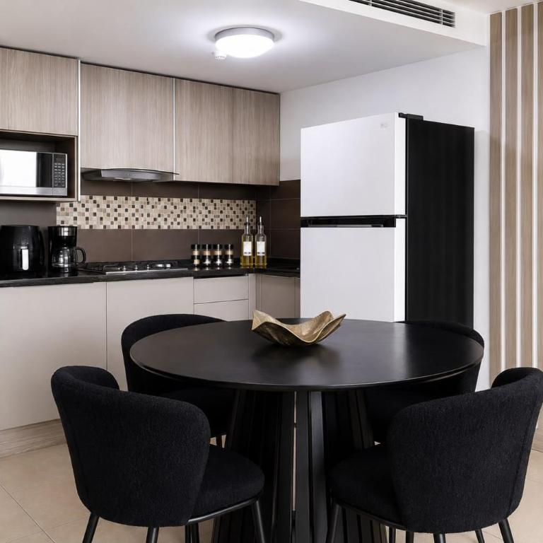 Puerto Santa Ana Luxury Suites Guayaquil - Two-Bedroom Apartment with City View - 8