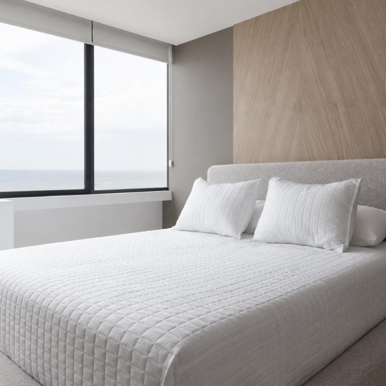 Puerto Santa Ana Luxury Suites Guayaquil - Two-Bedroom Apartment with City View - 10