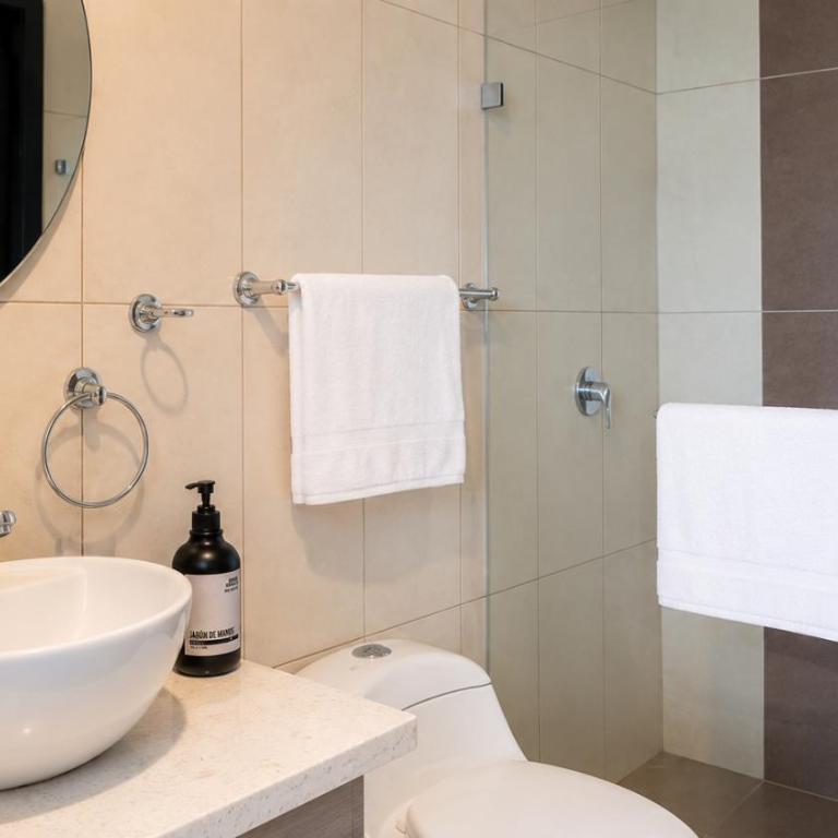 Puerto Santa Ana Luxury Suites Guayaquil - Two-Bedroom Apartment with City View - 14