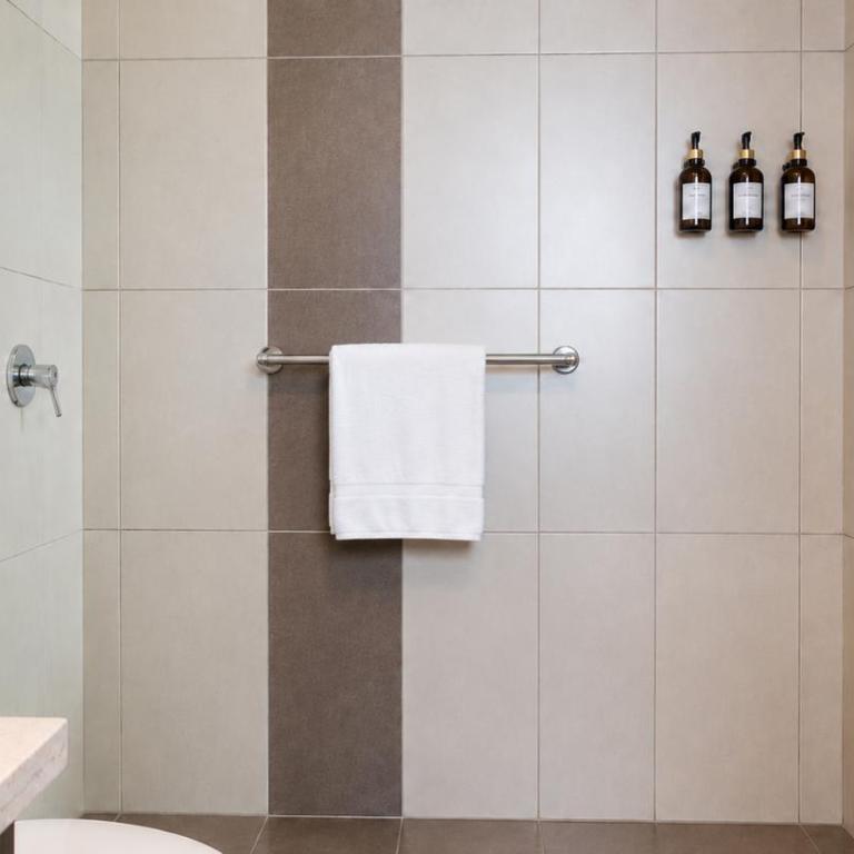 Puerto Santa Ana Luxury Suites Guayaquil - Two-Bedroom Apartment with City View - 15