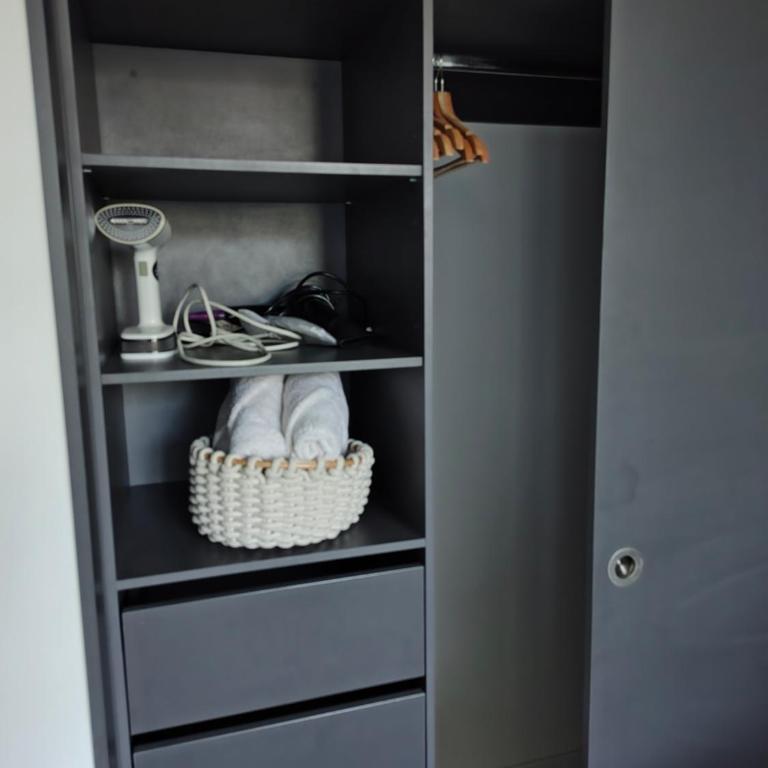 Amplio Depto Wi-Fi, Estacionamiento y Metro - One-Bedroom Apartment - 5