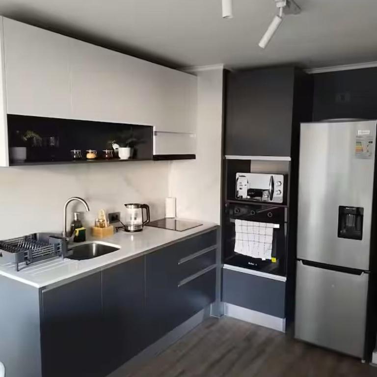 Amplio Depto Wi-Fi, Estacionamiento y Metro - One-Bedroom Apartment - 9