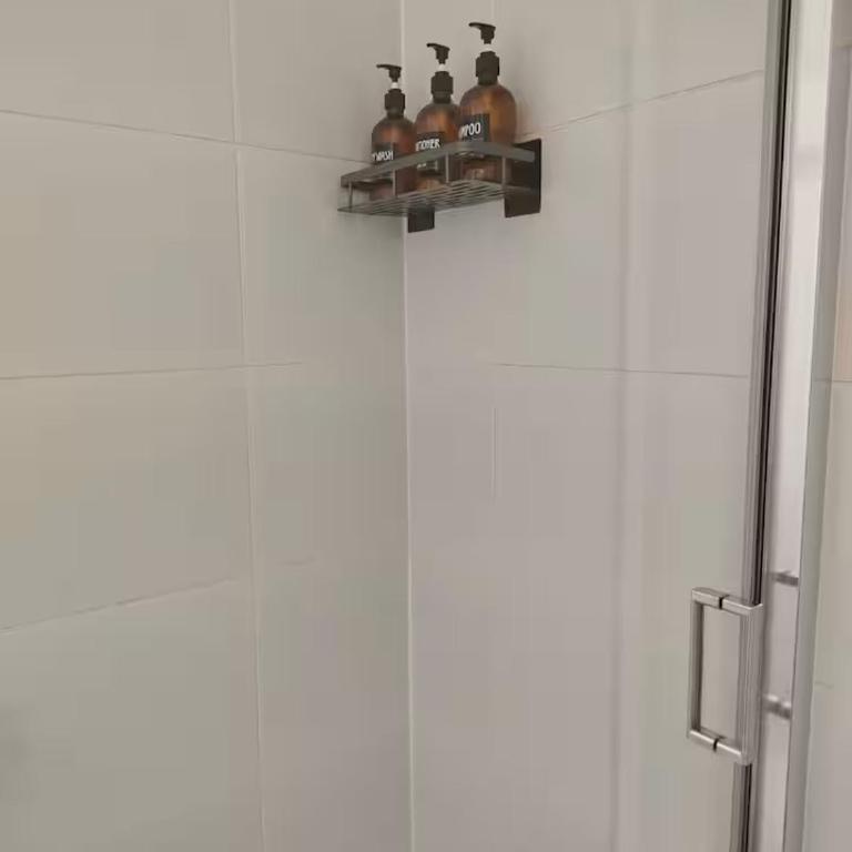 Amplio Depto Wi-Fi, Estacionamiento y Metro - One-Bedroom Apartment - 11