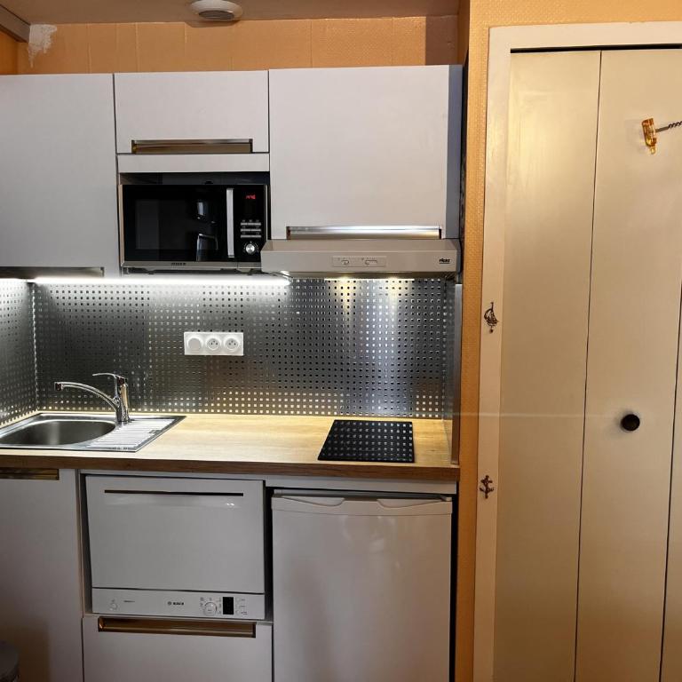 Studio cosy pour 2 à 50m de la plage, centre-ville, tout équipé - FR-1-197-507 - Studio - 12