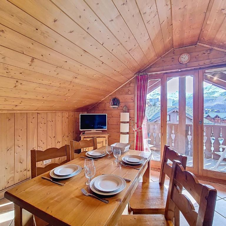 Appartement mansardé proche des pistes avec balcon et piscine - FR-1-344-1263 - Appartement - 2