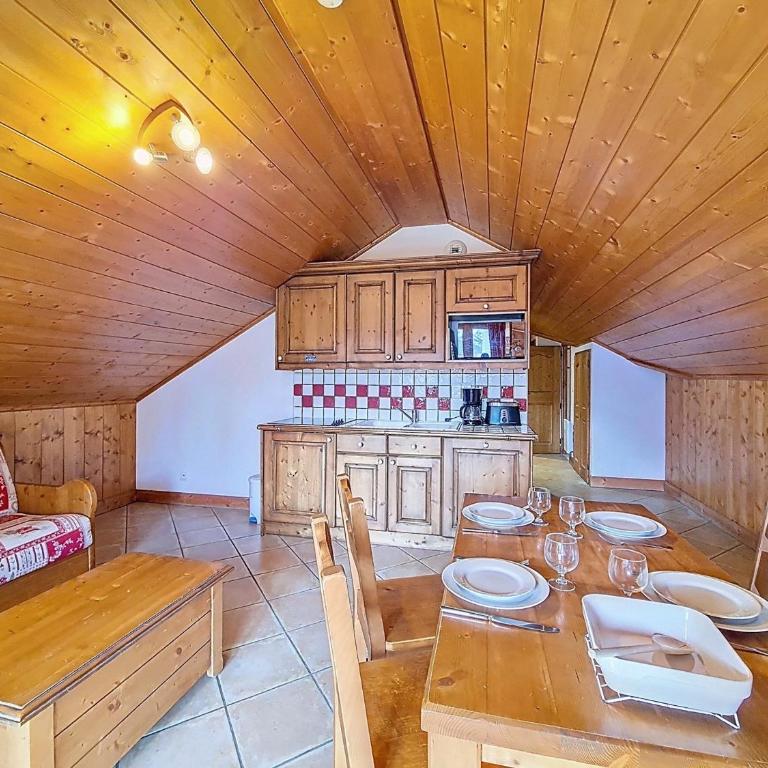 Appartement mansardé proche des pistes avec balcon et piscine - FR-1-344-1263 - Appartement - 6