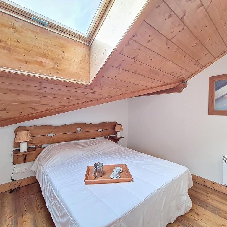 Appartement mansardé proche des pistes avec balcon et piscine - FR-1-344-1263 - Appartement - 10