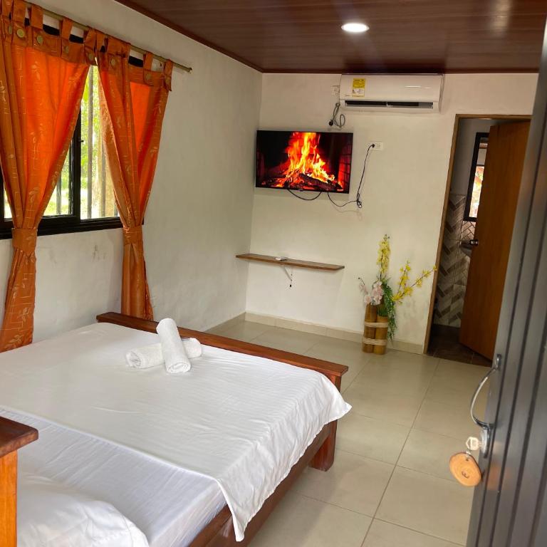 Finca Monteverde en Doradal Piscina jacuzzi y naturaleza hasta 30 personas - Vacation Home - 4
