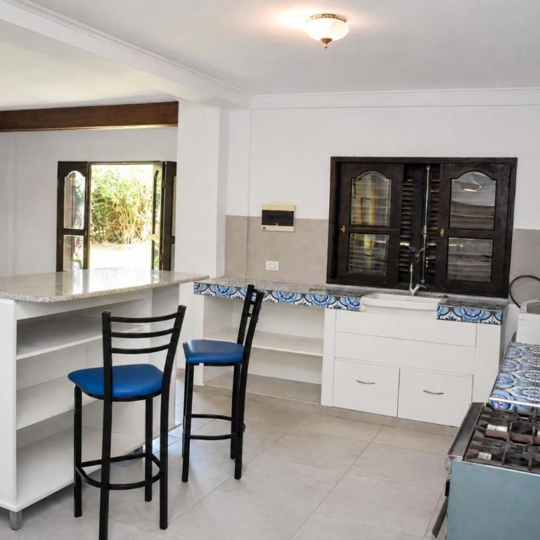 Tekoporã - Casa de 3 Hab con amplio Jardín y Piscina, Parrilla, WiFi, Parking - Casa - 10