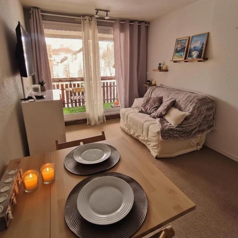 Les Étoiles, Studio cosy avec balcon, vue montagne, WIFI ,proche des pistes - Appartement 1 Chambre - 9