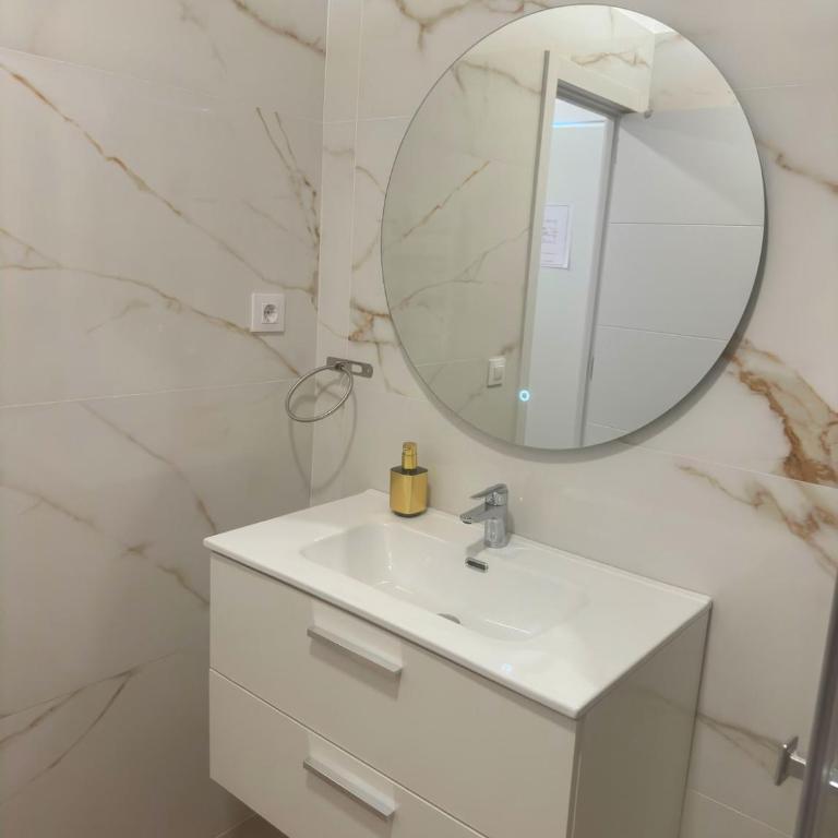 Habitación con baño privado en Alicante 3 - Doppelzimmer - 4