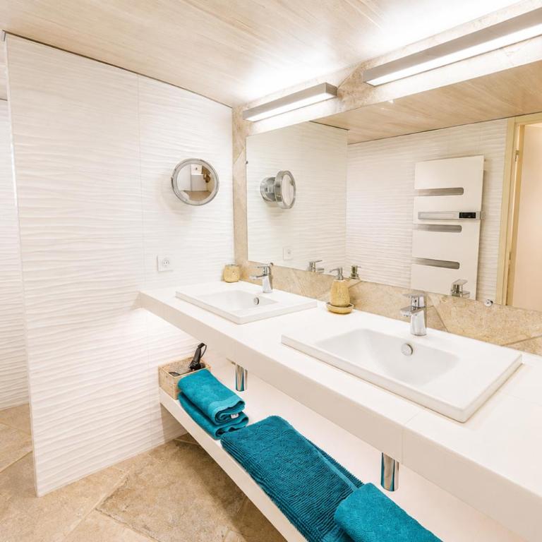 La Villa Nais PADEL&PISCINE -Suites & Appartements - Appartement Deluxe - 14