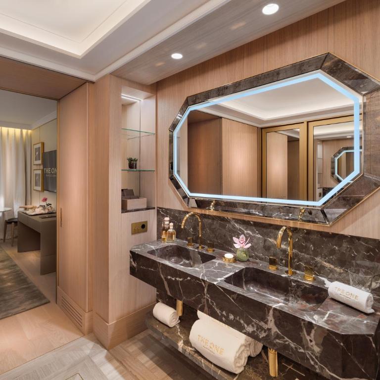 The One Barcelona GL - Deluxe Double Room - 4