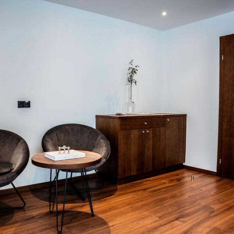 Hotel Maria Theresia - Deluxe Doppelzimmer mit Balkon - 11